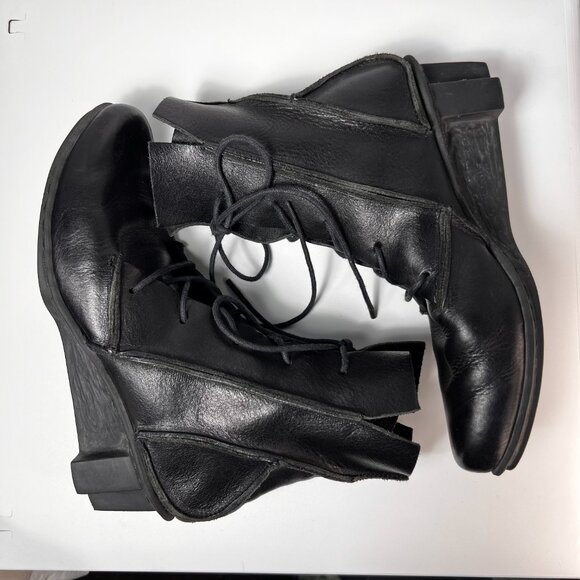 TRIPPEN Lace Up Ankle Black Distressed Leather Boots 39EU- 8.5US - Picture 5 of 9